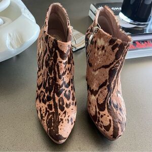 VINCE CAMUTO Ankle Boots Cow Hair Fur In Brownish Color Platform Heel Size 7.5B